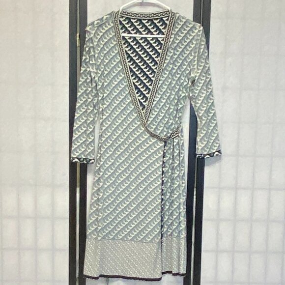 Max Studio Wrap Midi Dress L V-Neck Long Sleeve Border Print Stretch Knit Boho - Picture 5 of 11